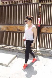 अमृता अरोड़ा के साथ योगा क्लास में पहुंची करीना कपूर, देखें तस्वीरें...