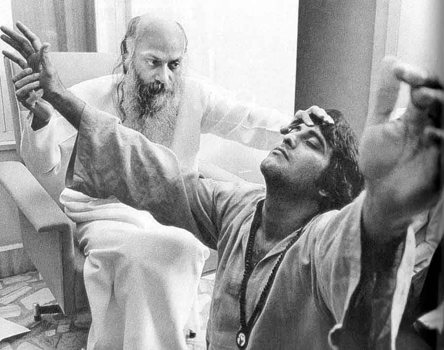 जब विनोद खन्ना ने मारी थी अपनी स्टारडम को लात, उनके इस फैसले से पूरी इंडस्ट्री रह गई थी सन्न...