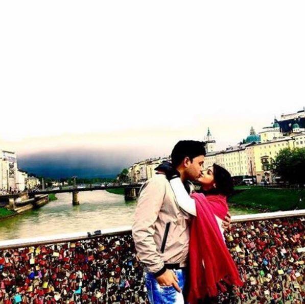 अपने यूरोप टूर के दौरान ज्योतसना गेट वे भी देखने पहुंची.