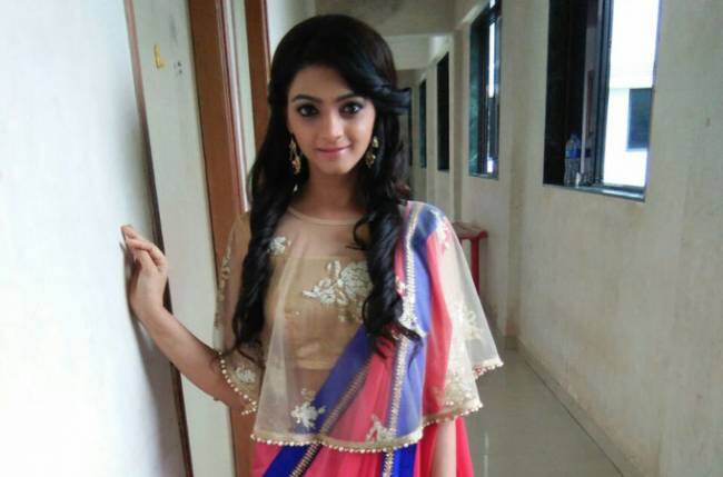 टीवी सीरियल 'ससुराल सिमर का' में खुशी का किरदार निभाने वाली एक्ट्रेस ज्योत्सना चंदोला इन दिनों अपने पति के साथ हॉलिडे मना रही हैं. यूरोप में हॉलिडे एंजॉय करने पहुंची एक्ट्रेस ने अपने वेकेशन की तस्वीरों को इंस्टाग्राम पर शेयर किया है.