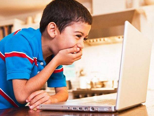 Half Of Indian Parents Concerned About Kids Talking To Strangers बच्चों के ऑनलाइन अजनबियों से बातचीत को लेकर पेरेंट्स रहते हैं परेशान!