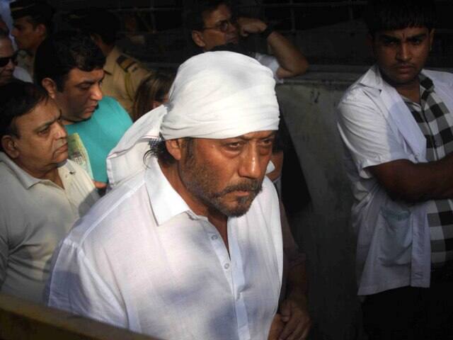 दिग्गज अभिनेता जैकी श्रॉफ की आंखें नम थीं.