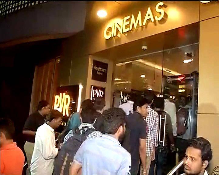 खुद इससे पहले बाहुबली को करीब 4000 स्क्रीन पर रिलीज किया गया था. ये फिल्म कई भाषाओं में रिलीज हो रही है इसलिए इसे 9000 स्क्रीन पर रिलीज किया गया है.