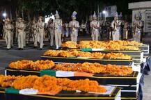 शहीद जवानों के परिवारों को गोद लेंगे IAS अधिकारी