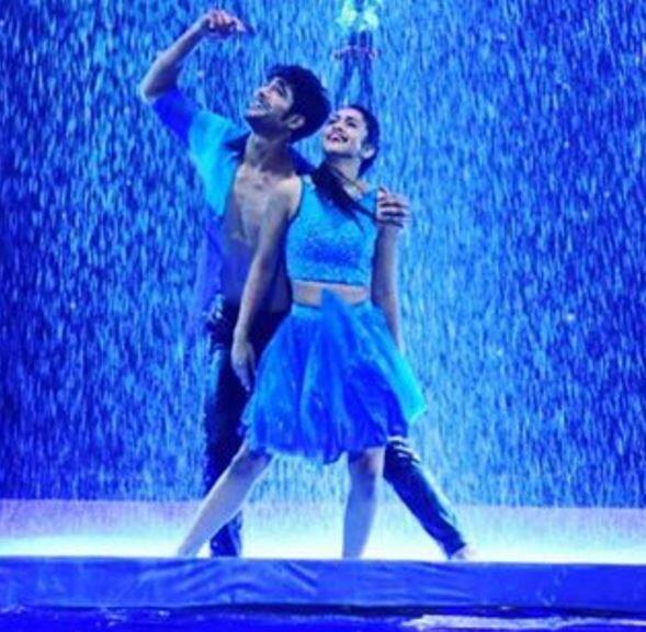 आने वाले एपिसोड में आप देखेंगे कि जूरी को सनम और उनकी गर्लफ्रेंड एबिगेल की कैमिस्ट्री और डांस बहुत ही पसंद आया और वहां बैठी ऑडियंस का भी दिल जीतने में दोनों कामायाब रहे.