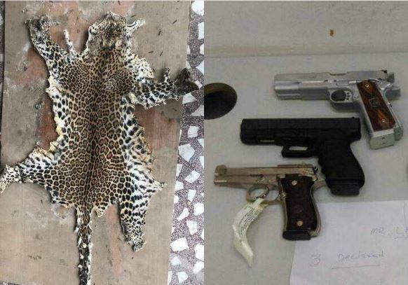 पाक के खिलाफ जंग लड़ चुके रिटा. कर्नल के घर छापा, जानवरों के अंग और 40 हथियार बरामद Raid On Retired Colonels House 117 Kg Nilgai Meat 40 Guns Seized पाक के खिलाफ जंग लड़ चुके रिटा. कर्नल के घर छापा, जानवरों के अंग और 40 हथियार बरामद