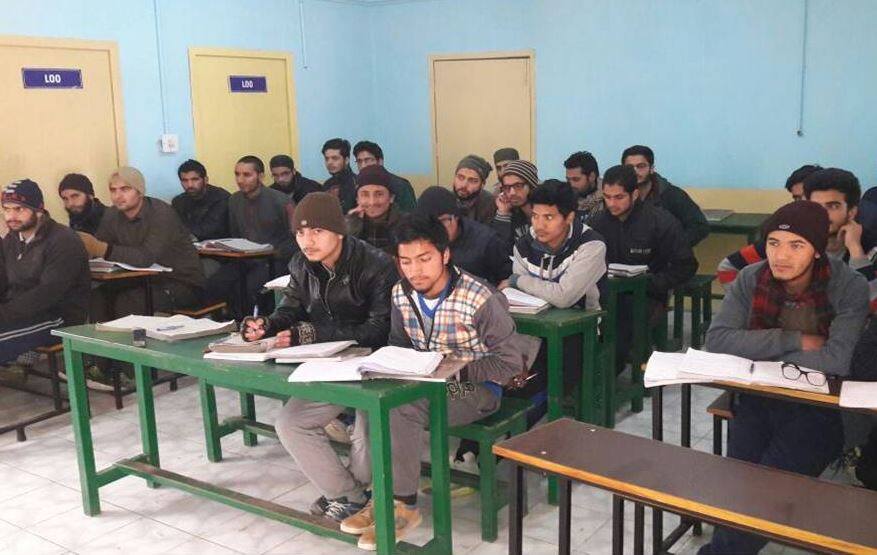 जम्मू-कश्मीर: सेना के कोचिंग सेंटर में 28 छात्रों ने IIT-JEE परीक्षा क्वालिफाई की Armys Kashmir Super 40 Initiative For Coaching J K Youth For Iitjee Strikes Big जम्मू-कश्मीर: सेना के कोचिंग सेंटर में 28 छात्रों ने IIT-JEE परीक्षा क्वालिफाई की