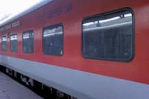 सेल्फी के लिए लाल कपड़ा दिखाकर रोकी राजधानी एक्सप्रेस, ड्राइवर ने किया पीछा तो भाग निकला युवक