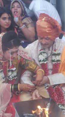 शादी के दिन नए विवाद में फंसे भय्यूजी महाराज, एक्ट्रेस ने कहा \'मुझे मोहजाल में बांधकर रखा\'