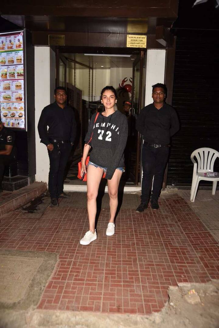 वज़ीर और ये साली ज़िंदगी जैसी शानदार फिल्मों में अपना लोहा मनवाने वाली अदिती रॉव हैदरी की ये तस्वीरें मुंबई से आई हैं.