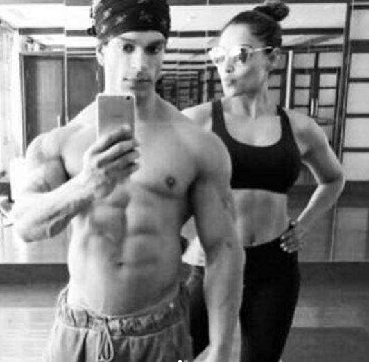 उनके रिश्ते के भविष्य को लेकर तमाम तरह की अटकलें लगाई जा रही थीं लेकिन शादीशुदा जोड़े ने ऐसी तमाम अटकलों को ख़ारिज किया है.