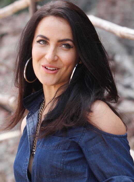 उनका असली नाम Elisabet Avramidou Granlund है.