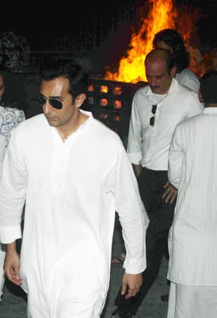 Bollywood actor Rahul Khanna and Akshay Khanna during the funeral of theire father and actor Vinod Khanna in Mumbai, India on April 27, 2017. The actor and BJP MP was suffering from cancer, passed away on Thursday morning at Mumbai's HN Reliance Hospital. (Pravin Utturkar/SOLARIS IMAGES)
