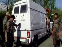 J&K: कुलगाम में कैश वैन पर हमला करने वाले आतंकियों का कोई सुराग नहीं, हिजबुल ने ली जिम्मेदारी