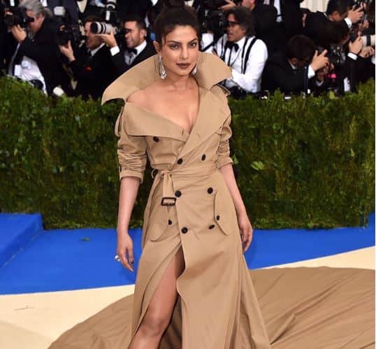 मेट गाला एक फैशन इवेंट है जिसे मेट बॉल या Costume Institute Gala के नाम से भी जाना जाता है.