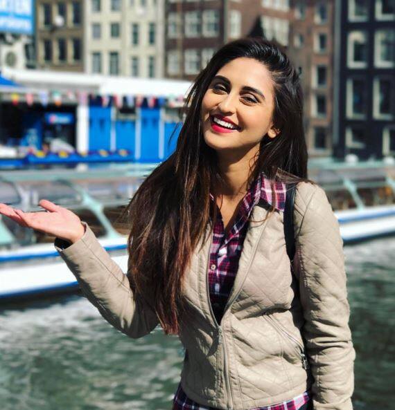 क्रिस्टल ने अपने दोस्तों के साथ की गई मस्ती की तस्वीरों को भी इंस्टाग्राम पर शेयर किया है.
