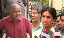 मनीष सिसोदिया के साथ कुमार विश्वास के घर पहुंचे केजरीवाल, कहा- इनको चाय पिलाने ले जा रहा हूं