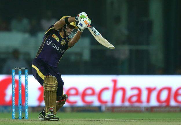 गंभीर ने ये भी एलान किया था आईपीएल में जीते हुए पैसे वो शहीदों के परिवारों को दे देंगे. सिर्फ इतना ही नहीं, उन्होंने कश्मीर में पुलिस पर पत्थर चलाने वालों को भी आड़े हाथों लिया था.