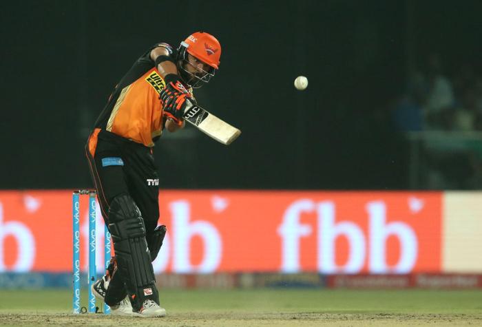 जहां हैदराबाद के लिए वॉर्नर, धवन, विलियमसन, युवराज और ऑनरिकेज़ सभी ने 20 से ज्यादा रन बनाए.