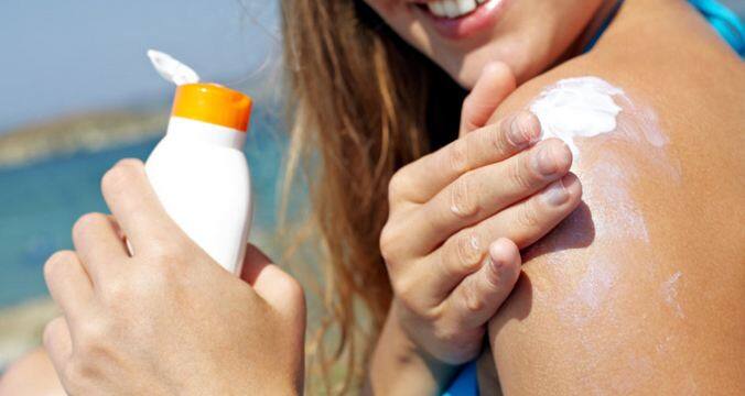 Why You Shouldnt Use Too Much Sunscreen %e0%a4%87%e0%a4%a8 %e0%a4%b5%e0%a4%9c%e0%a4%b9%e0%a5%8b%e0%a4%82 %e0%a4%b8%e0%a5%87 %e0%a4%b8%e0%a4%a8%e0%a4%b8%e0%a5%8d%e0%a4%95%e0%a5%8d%e0%a4%b0%e0%a5%80 विटामिन डी की कमी को दूर करना है तो गर्मी में भी जाएं धूप में!