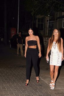मुंबई की सड़कों पर चहलकदमी करती दिखीं दिग्गज ब्रिटिश सेलिब्रिटी Tulisa !