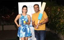 सनी लियोनी के साथ वीरेंद्र सहवाग ने की IPL की मसाला कमेंट्री, देखें PICS