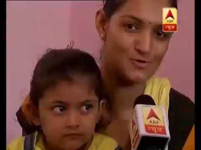 दरअसल, चार साल की एक बच्ची नैंसी जिसपर पीएम मोदी के जादू का ऐसा असर है कि वो मोदी को ‘मोदी दादा’ कहकर बुलाती है और उनसे मिलने को बेताब थी. नैंसी की इस ख्वाहिश का दबाव माता-पिता पर था, सो जब सुना कि उनके शहर में पीएम मोदी आने वाले हैं तो बेटी को मोदी से मिलाने की तैयारी में जुट गए. अपनी बेटी को पीएम से मिलाने के लिए निकल पड़े.