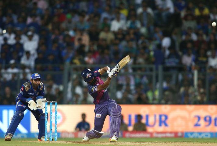 पावरप्ले के दौरान बल्लेबाज़ी करते हुए राहुल ने इस सीज़न 243 रन बनाए हैं जो कि सर्वाधिक हैं.