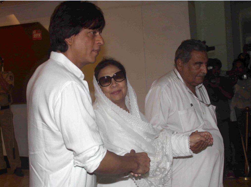 विनोद खन्ना की प्रार्थना सभा में शामिल हुए शाहरूख, अभिषेक, ऐश्वर्या समेत तमाम बड़े सितारे