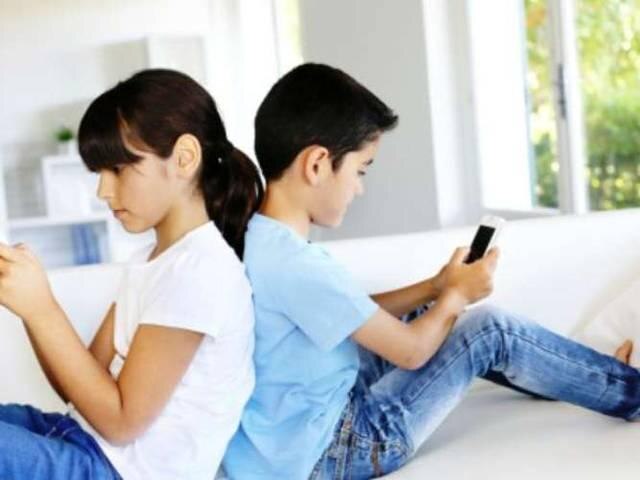 Less Less smartphone time equals happier teenager, study suggests time equals happier teenager, study suggests किशोरों को दुखी कर सकता है स्मार्टफोन का प्रयोग