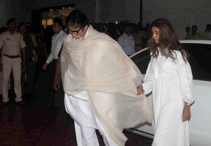 इस प्रार्थन सभा में अमिताभ बच्चन अपनी बेटी श्वेता के साथ पहुंचे.