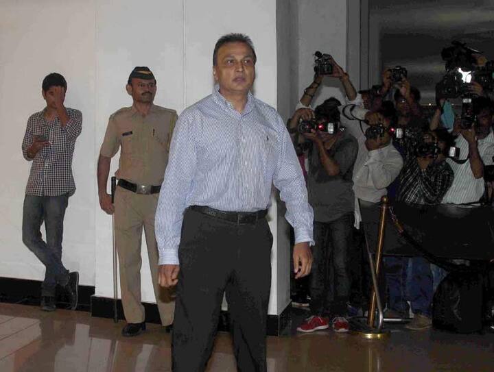 रिलायंस ग्रुप के चेयरमैन अनिल अंबानी भी विनोद खन्ना को श्रद्धांजलि देने पहुंचे.