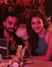 RCB के 10 साल पूरे होने पर पार्टी में अनुष्‍का के साथ पहुंचे विराट 