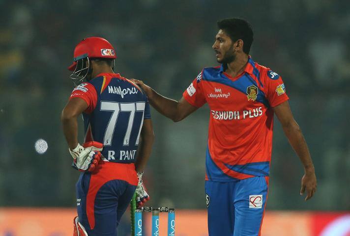 दिल्ली की टीम ने महज़ 18.3 ओवर में 200 से ज्यादा रनों के लक्ष्य को हासिल किया. इतनी ज़्यादा गेंदे बचने के बावजूद 200 से ज्यादा रनों को हासिल करने का ये वर्ल्ड रिकॉर्ड है.