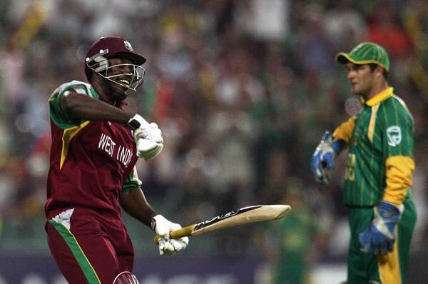 इससे पहले ये रिकॉर्ड साल 2007 में दक्षिण अफ्रीका और वेस्टइंडीज़ के अंतराष्ट्रीय मैच के नाम था. जब 14 गेंदे बाकी रहते दक्षिण अफ्रीकी टीम ने 200 से ज्यादा रनों का लक्ष्य हासिल किया था.