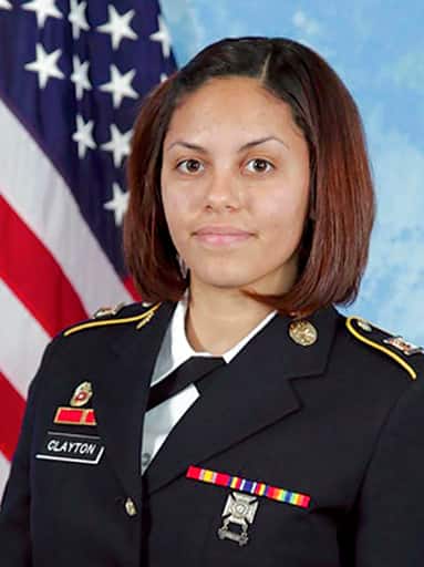 2 जून 2013 को दुनिया को अलविदा कह गईं Hilda इस बात की गवाह हैं कि युद्ध के दौरान की तमाम परिस्थितियों में अमेरिकी पुरुषों की तुलना में फौज में मौजूद महिलाओं की भूमिका रत्ती भर भी कम नहीं होती है. 