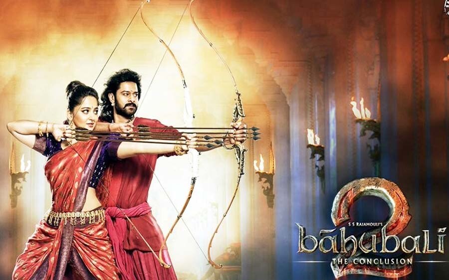 Baahubali 2' का नया पोस्टर Launch,Anushka Shetty को धनुष-बाण सिखा रहे हैं  Prabhas - YouTube