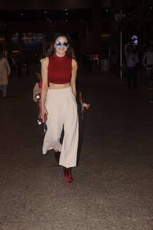 मुंबई एयरपोर्ट से आईं उर्वशी रौतेला की रेड एंड व्हाइट तस्वीरें