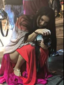 सनी लियोनी ने पोस्ट की सेट से शूटिंग की चुलबुली तस्वीरें!