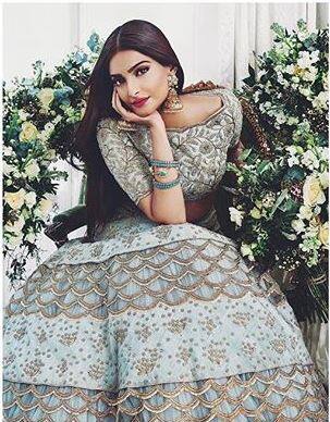 सोनम को इंडस्ट्री के फैशन का ट्रेंडसेटर भी कहा जाता है. 