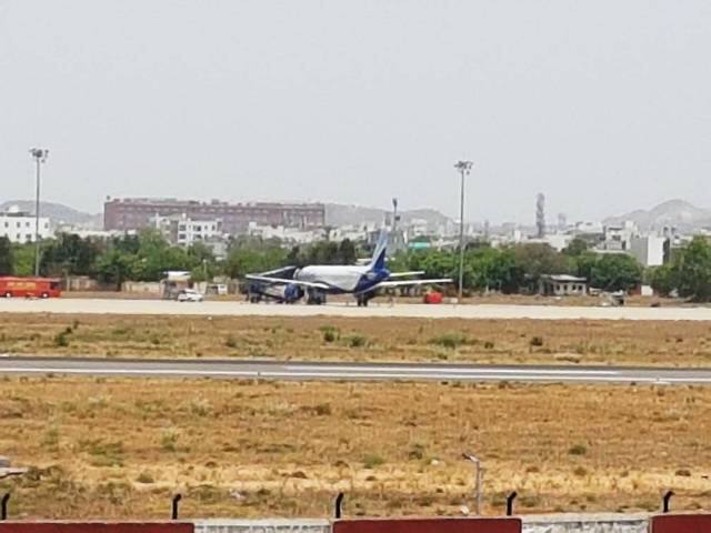 दिल्ली से जयपुर पहुंचे इंडिगो विमान का विंग एयरोब्रिज से टकराया, सभी यात्री सुरक्षित Indigo Aircraft Came In Contact With Aerobridge While Being Marshalled To Parking Spot At Jaipur Airport दिल्ली से जयपुर पहुंचे इंडिगो विमान का विंग एयरोब्रिज से टकराया, सभी यात्री सुरक्षित