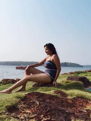  डांस रियलिटी शो 'नच बलिए-8' से एलीमिनेट होने के बाद दोनों ने समय जाया किए बिना गोवा के बीच के किनारे अपने हनीमून का डेस्टिनेशन प्लेस चुन लिया.