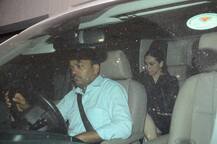 घूमने निकलीं करिश्मा कपूर कैमरे में हुईं कैद!