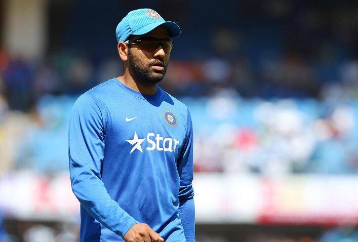 भारतीय टीम के ओपनर रोहित शर्मा को भी टीम में शामिल किया गया है. उन्होंने भारत की ओर से 153 वनडे मैच खेले हैं, जिसमें उन्होंने 5131 रन बनाए हैं. वहीं आईपीएल में मुंबई इंडियंस की कप्तानी कर रहे रोहित ने 11 मैचों में 183 रन बनाए हैं.