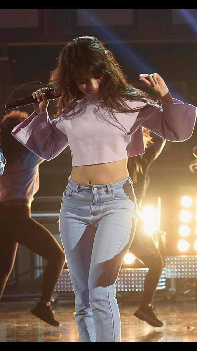 देखें Camila Cabello की कुछ और तस्वीरें-