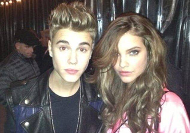 2. सेलेना से अलग होने के बाद जस्टिन बीबर का नाम विक्टोरिया सिक्रेट की मॉडल बारबारा पाल्वीन से जुड़ा. हालांकि बारबारा इस रिश्ते से इनकार करती रहीं. (फोटो क्रेडिट - ट्विटर)