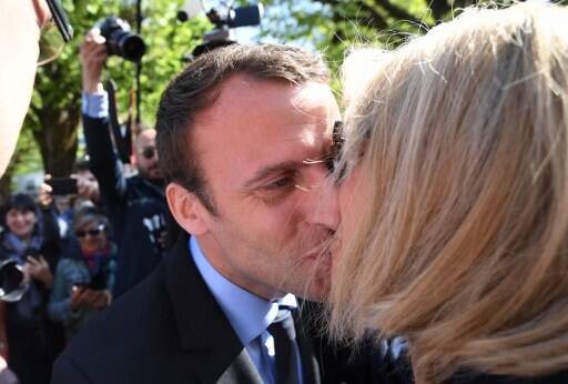 ब्रिजिट 6 भाई बहनों में सबसे छोटी हैं. मैक्रोन से मिलने से पहले उनकी शादी एक बैंकर आंद्रे लुईस अजिएरे से हुई थी जिससे उन्‍हें तीन बच्‍चे हुए थे. 