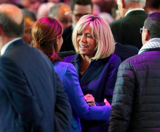 17 की उम्र में ही मैक्रोन ने ब्रिजिट से शादी का वायदा किया था जिसे उन्होंने 10 साल बाद पूरा भी किया.