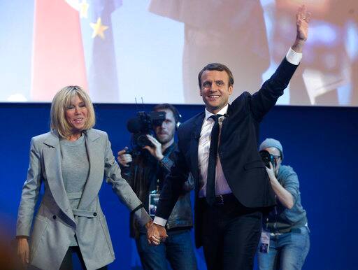 पिछली सरकार में फ्रांस के अर्थव्यवस्था मंत्री रहे मैक्रोन के लिए उनकी पत्नी ने टीचर की नौकरी छोड़कर उनके सलाहकार की भूमिका भी निभाई थी.