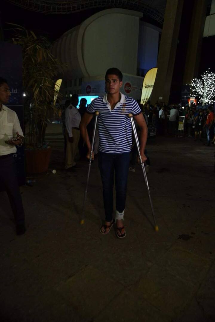 बताते चलें कि बीबर के कंसर्ट के दौरान डी वाई पाटिल स्टेडियम में 50 के करीब लोग बेहोश भी हो गए.